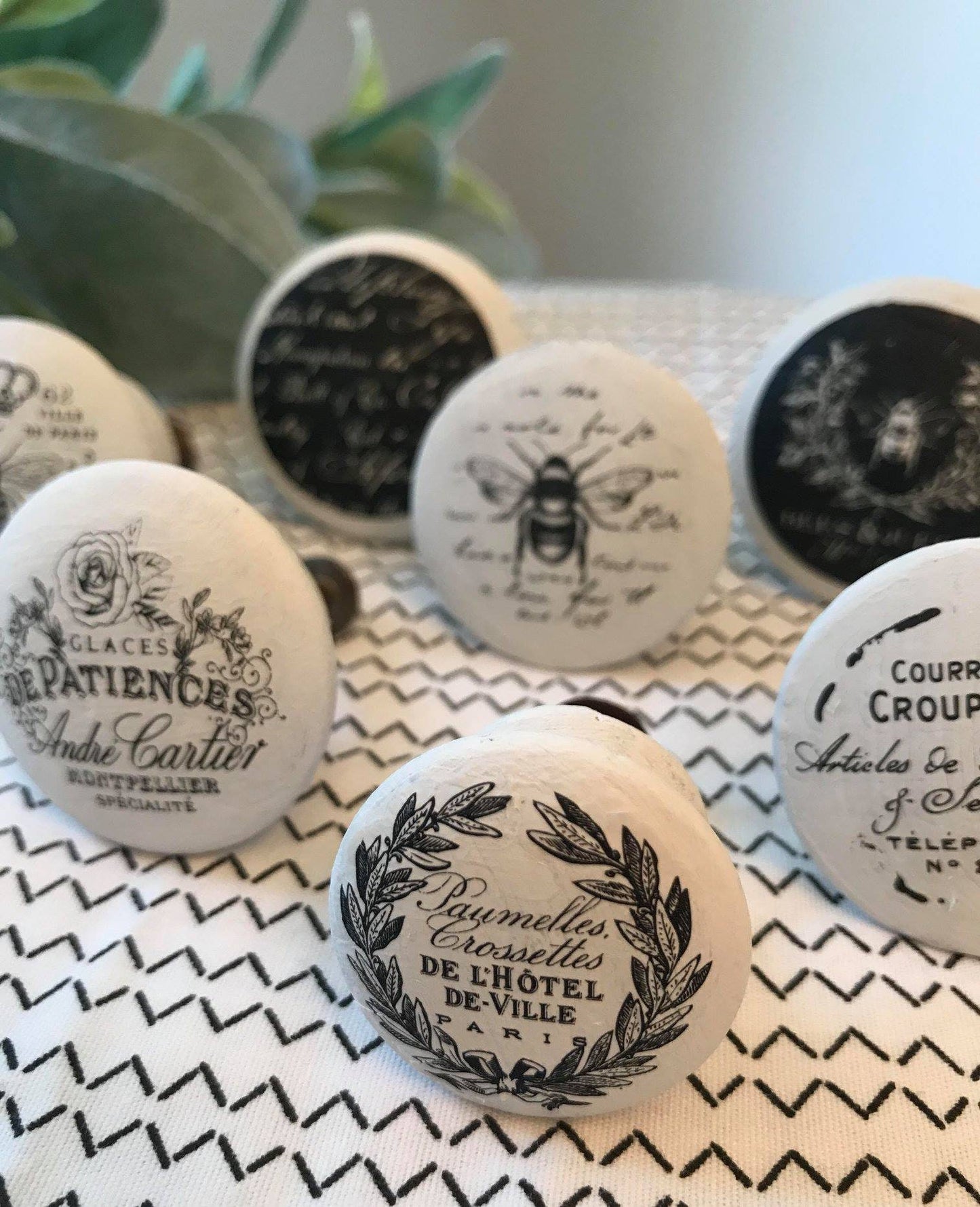 Rub on Knob Transfer, Furnitue Knob Decal, Redesign with Prima, French Maison 9"×11"